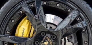 Czy hamulce wymienia się parami?